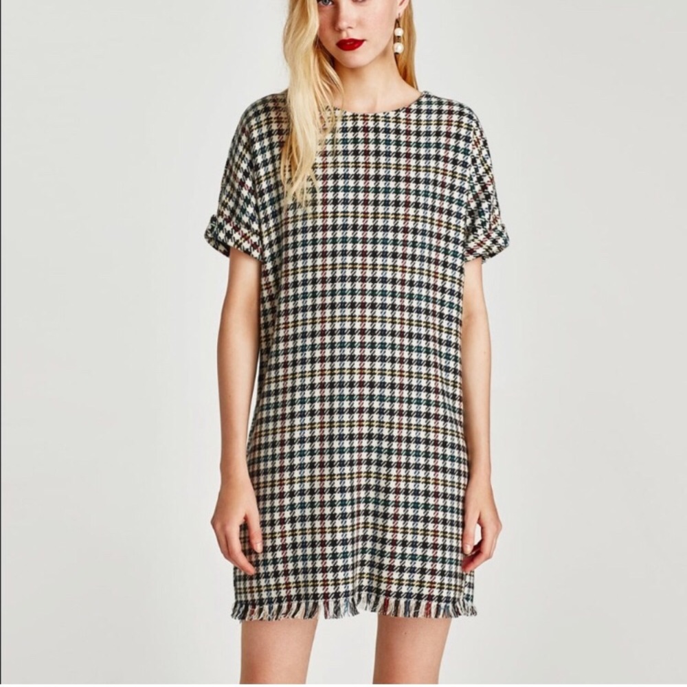 Zara. Beautiful dress with back zipper. Size small